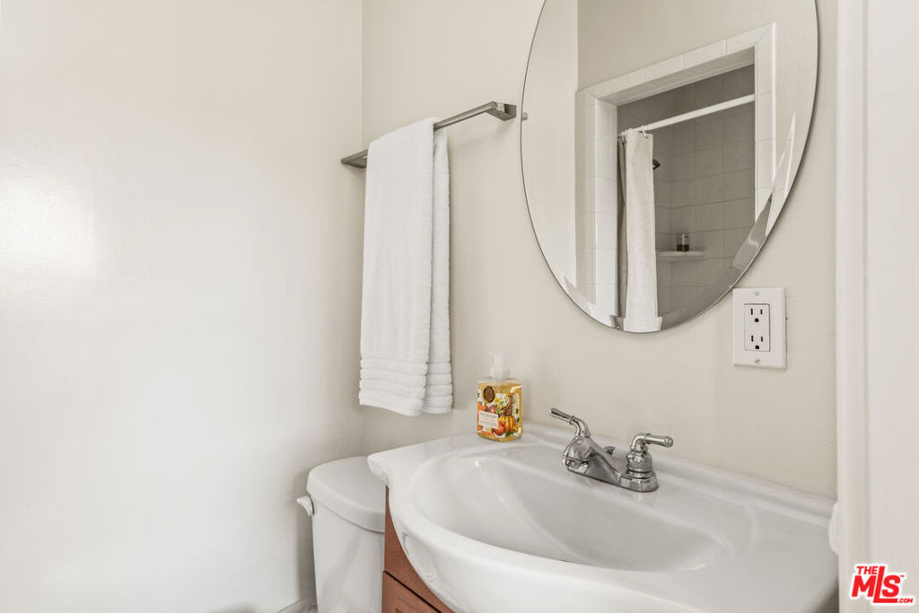 329 S Reeves Drive - Photo 23
