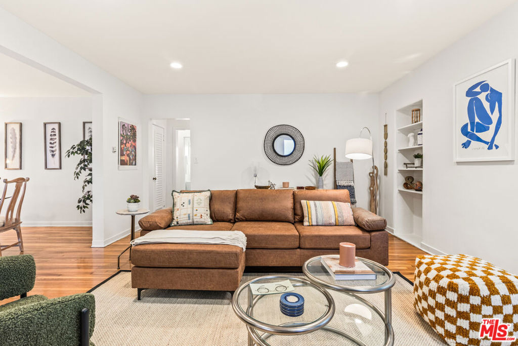 329 S Reeves Drive - Photo 9