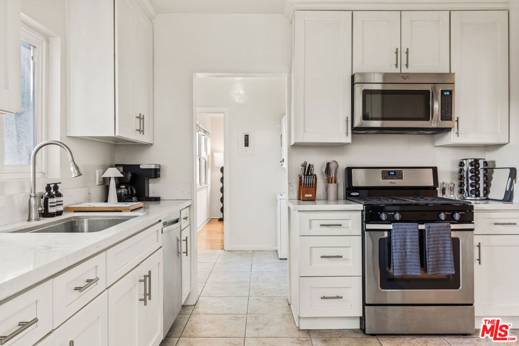 329 S Reeves Drive - Photo 13