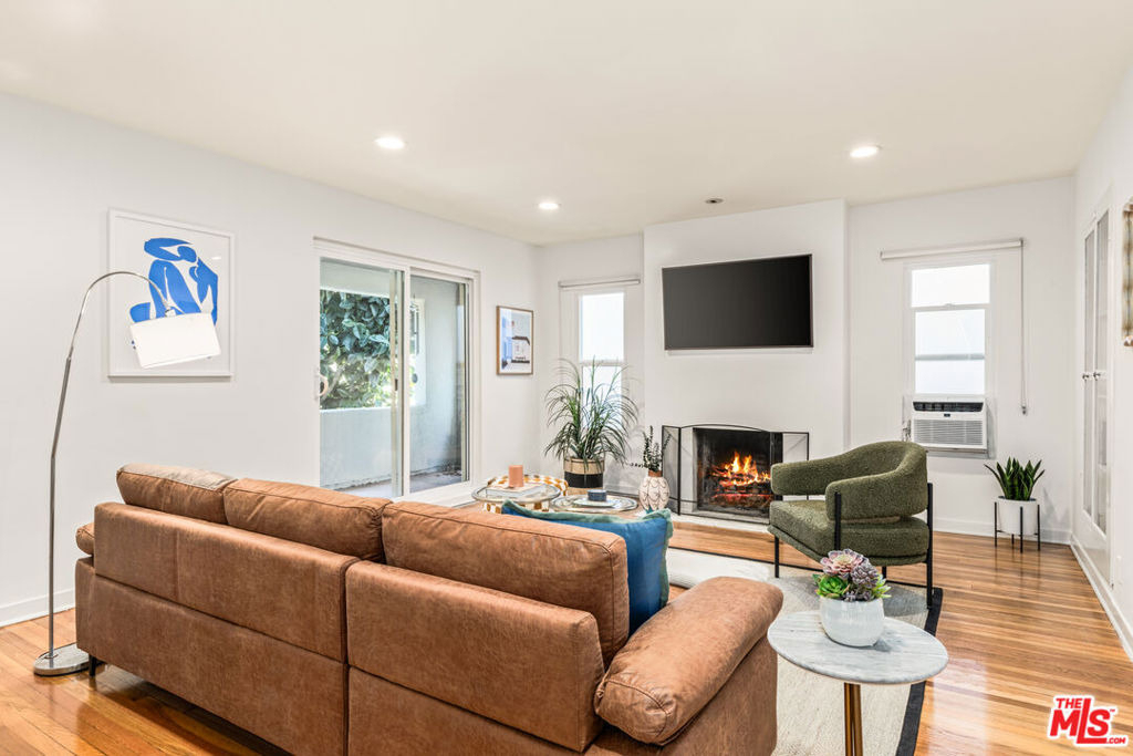 329 S Reeves Drive - Photo 4