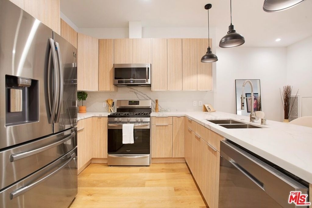 418 N Stanley Avenue - Photo 18