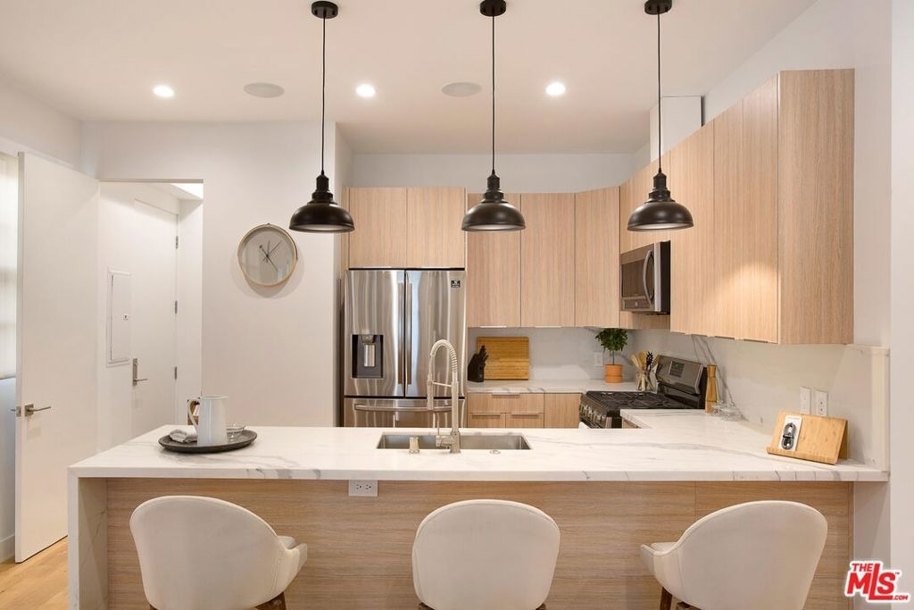 418 N Stanley Avenue - Photo 10