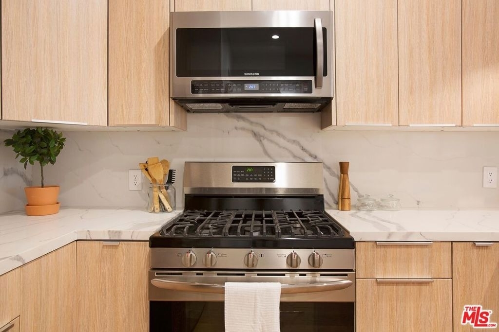 418 N Stanley Avenue - Photo 16