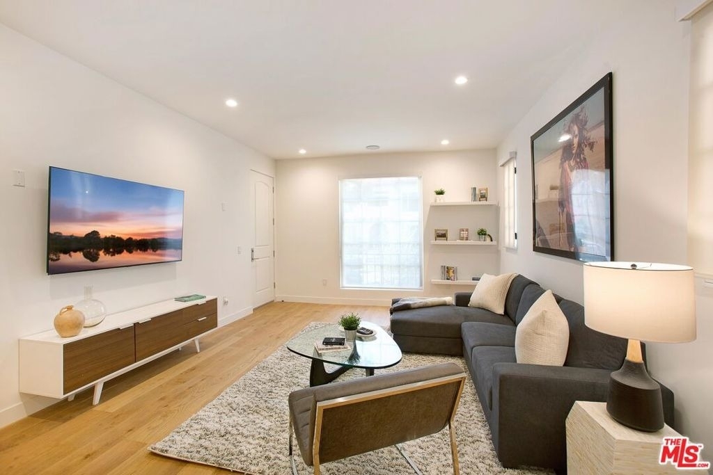 418 N Stanley Avenue - Photo 5