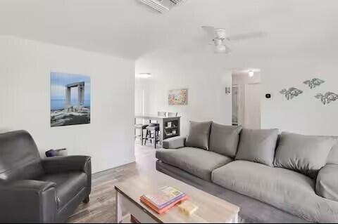 1519 Treemont Avenue - Photo 2
