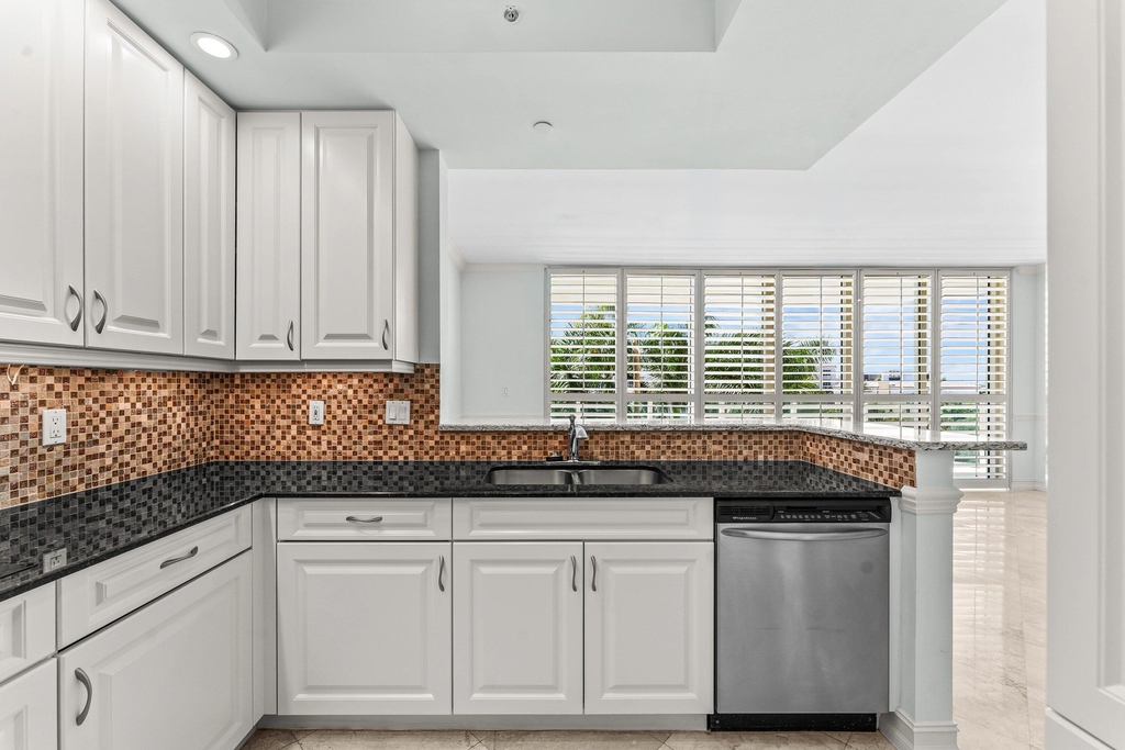 550 Se Mizner Boulevard - Photo 11