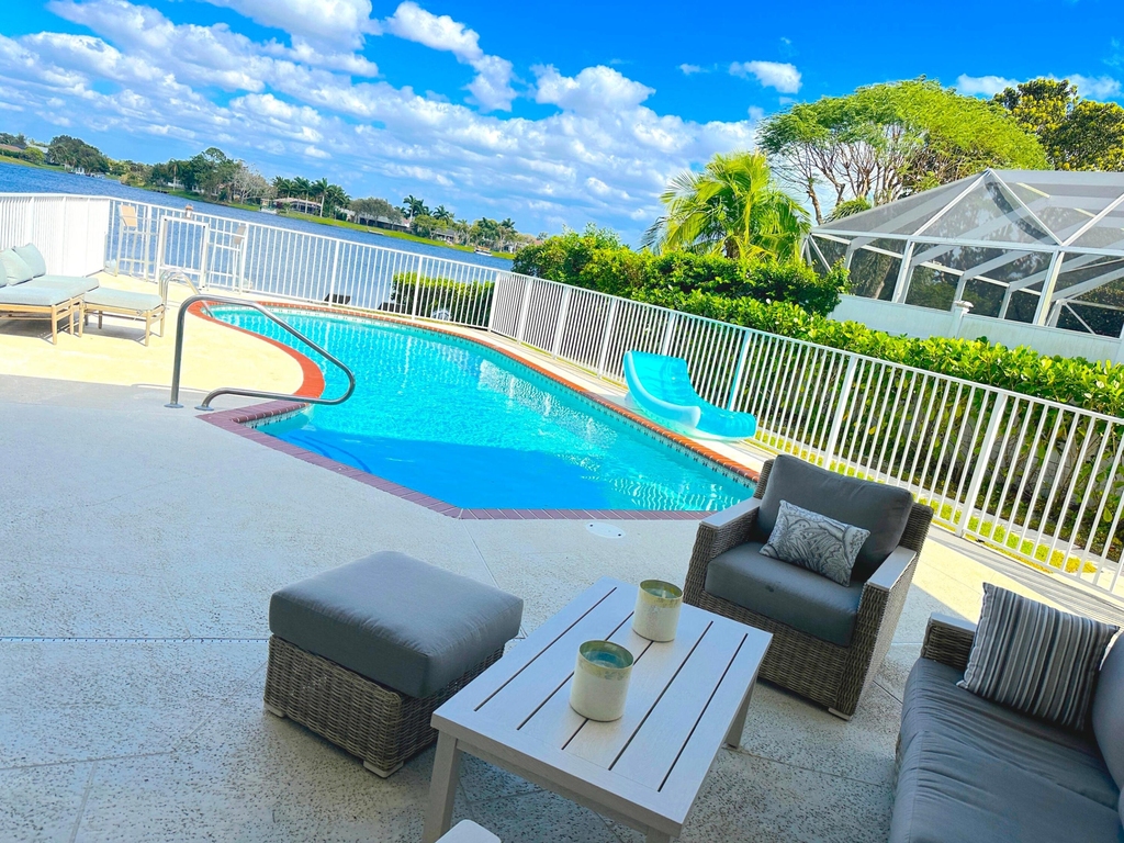 12744 Meadowbreeze Drive - Photo 2