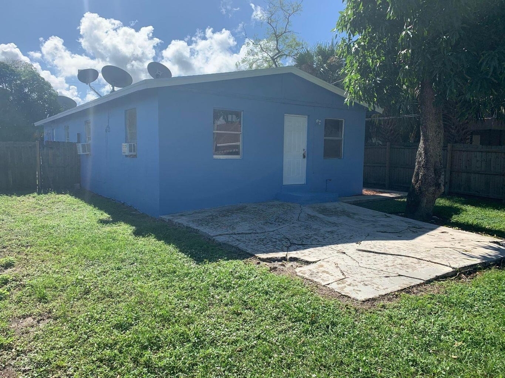 1017 13th Street - Photo 1