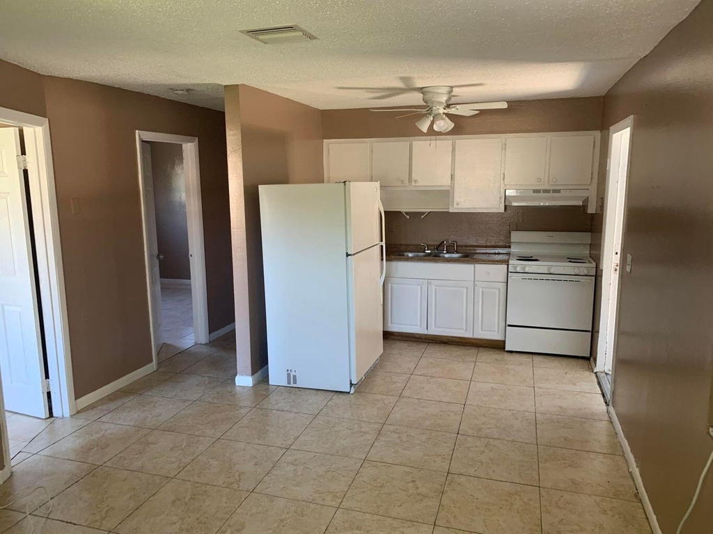 1017 13th Street - Photo 2
