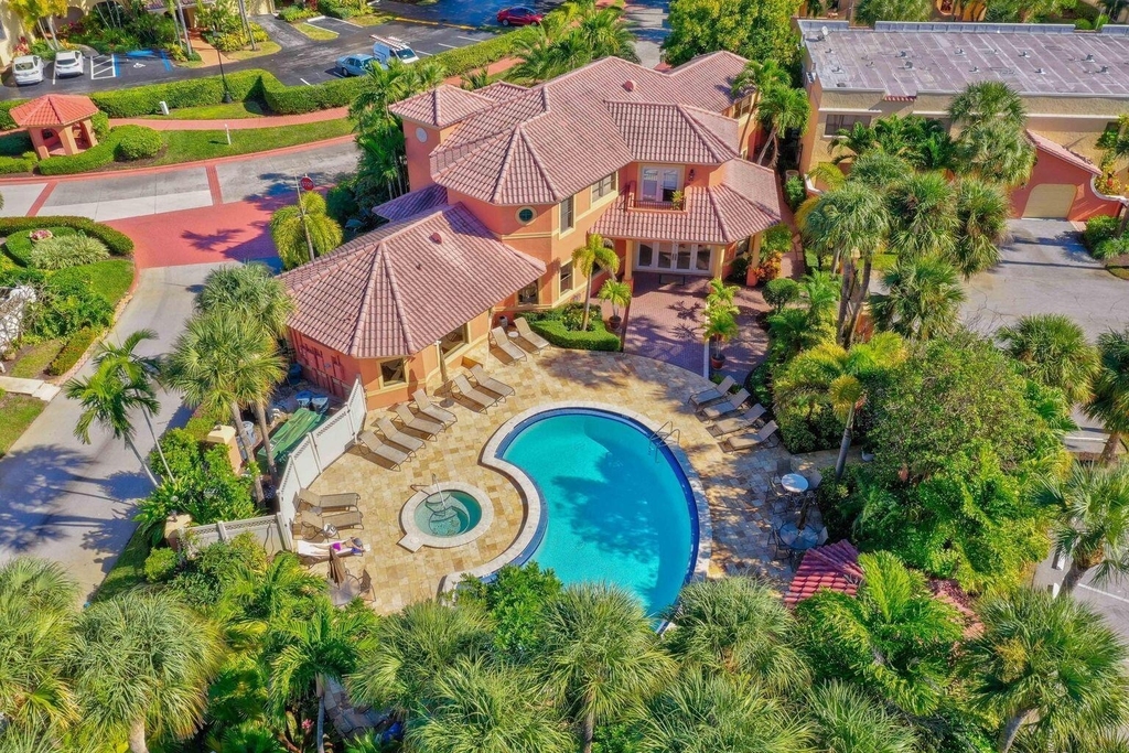 300 Uno Lago Drive - Photo 2