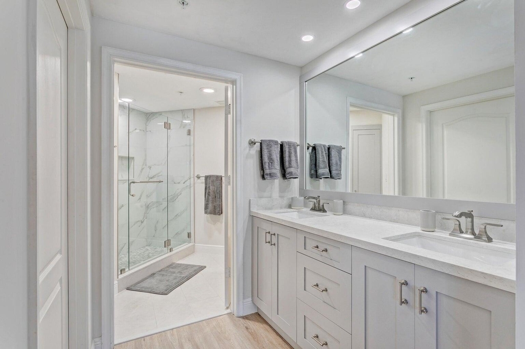 300 Uno Lago Drive - Photo 16