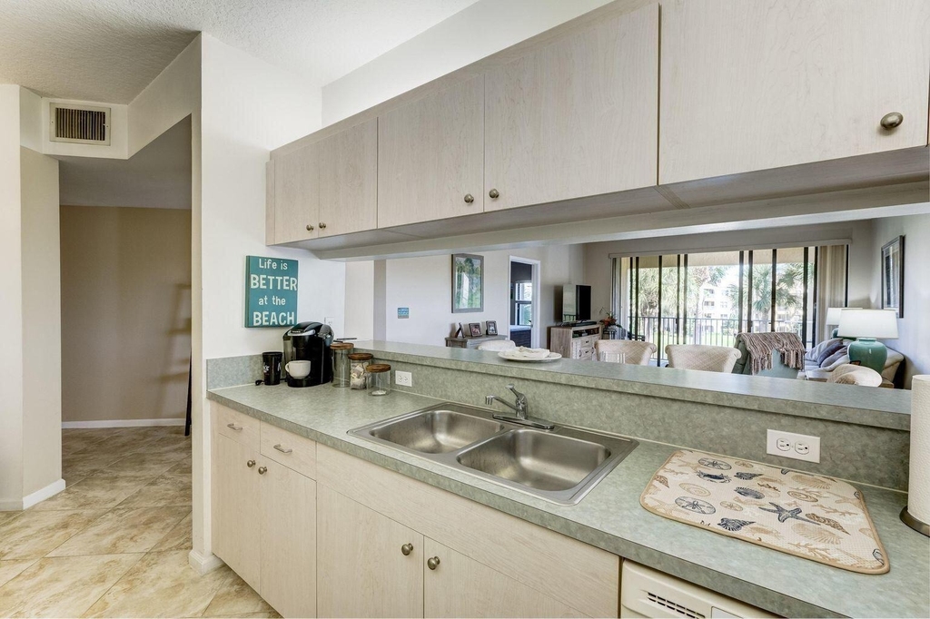 300 Uno Lago Drive - Photo 11