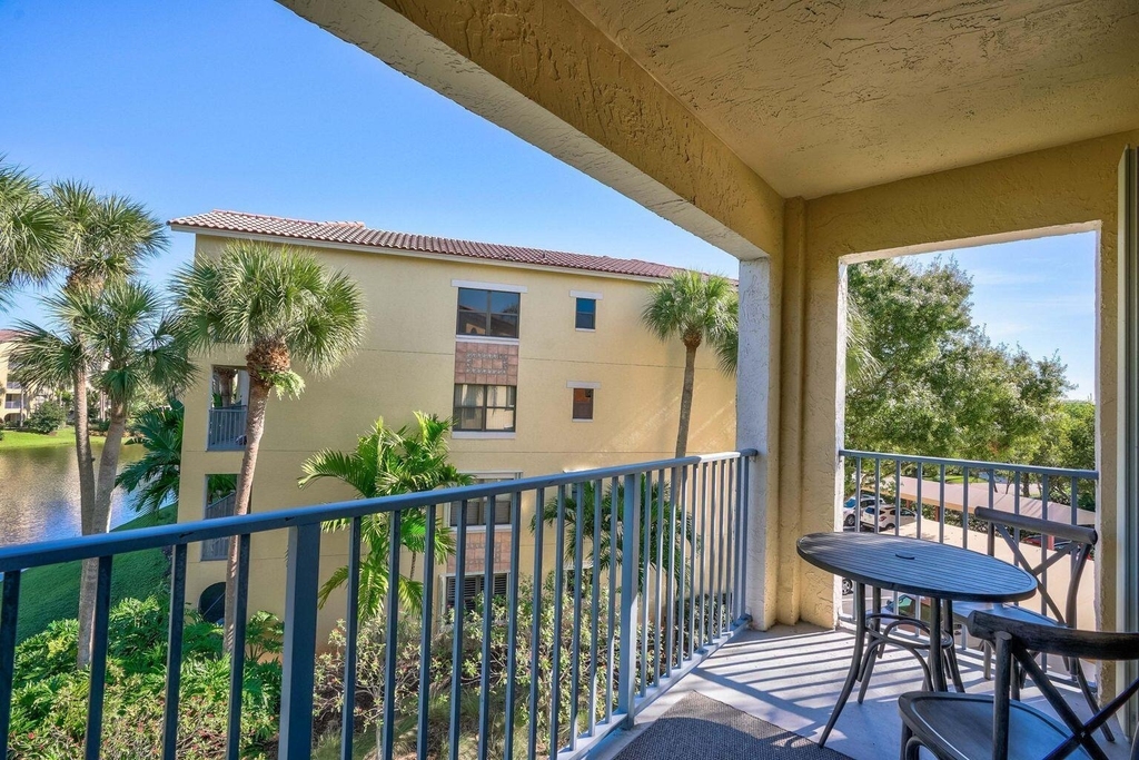 300 Uno Lago Drive - Photo 25