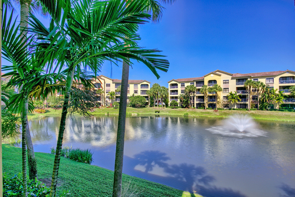 400 Uno Lago Drive - Photo 0