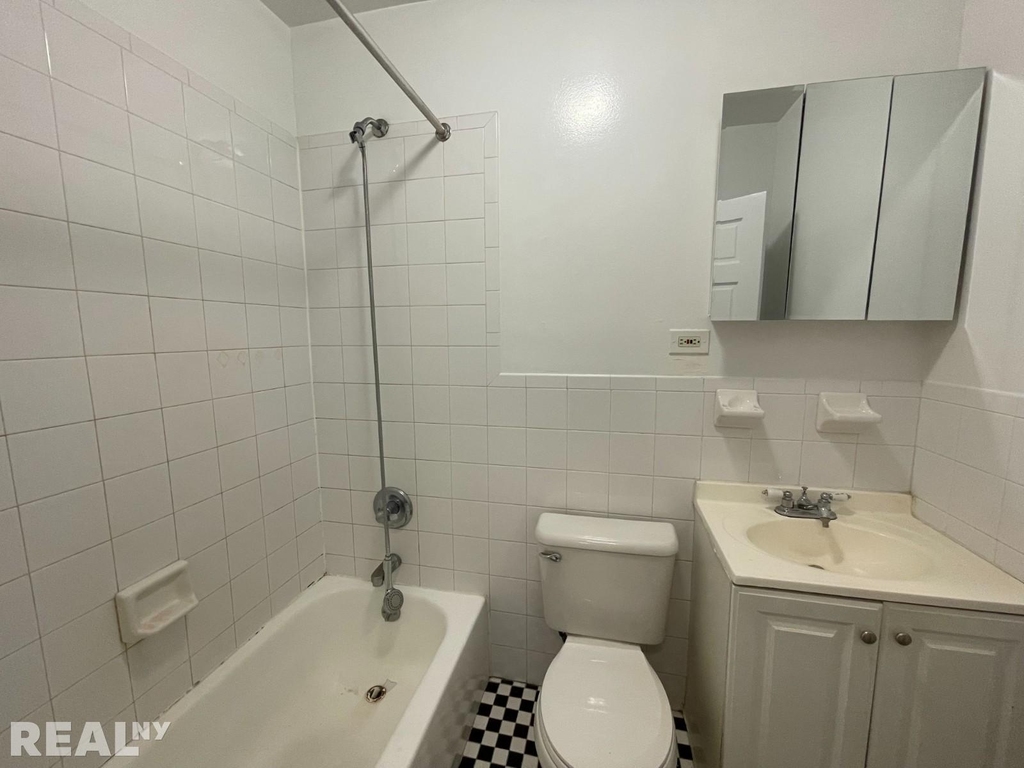 1273 3rd Ave - Photo 2