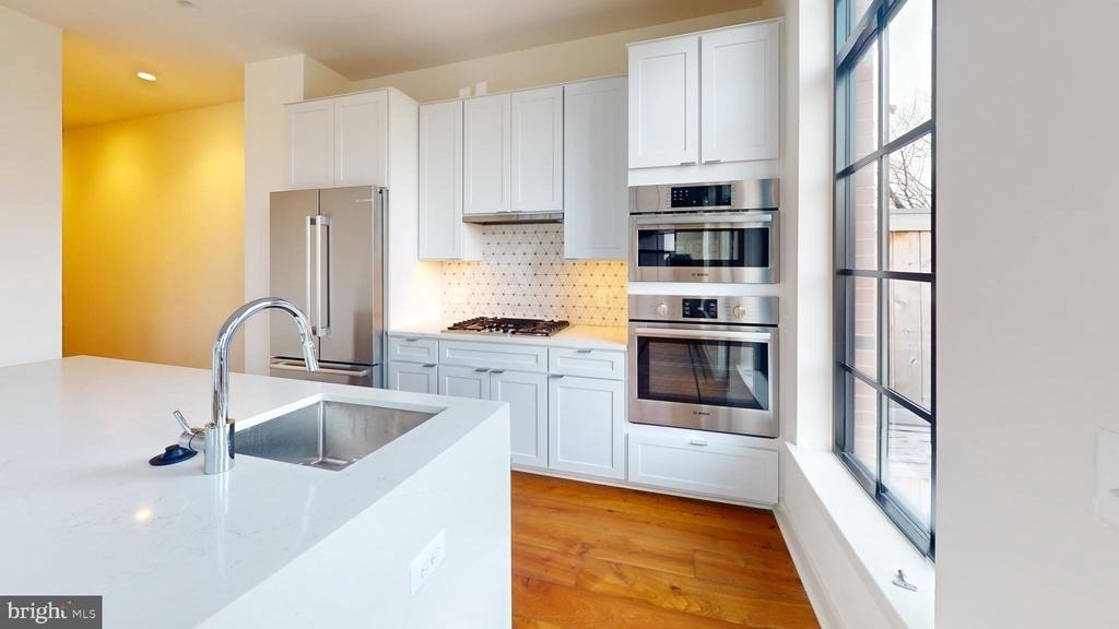 1312 King Street - Photo 2