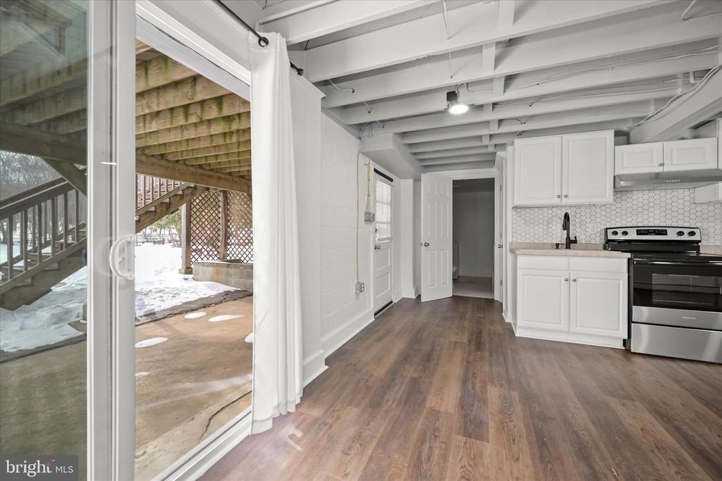 1639 The Strand, Basement Apt. - Photo 13
