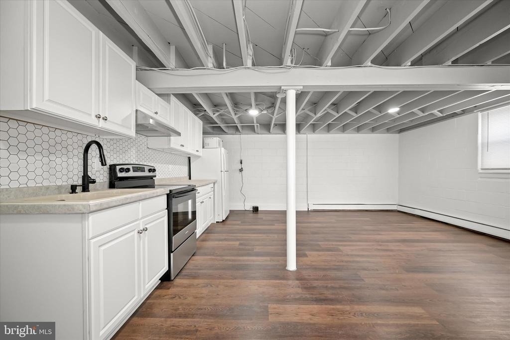 1639 The Strand, Basement Apt. - Photo 11