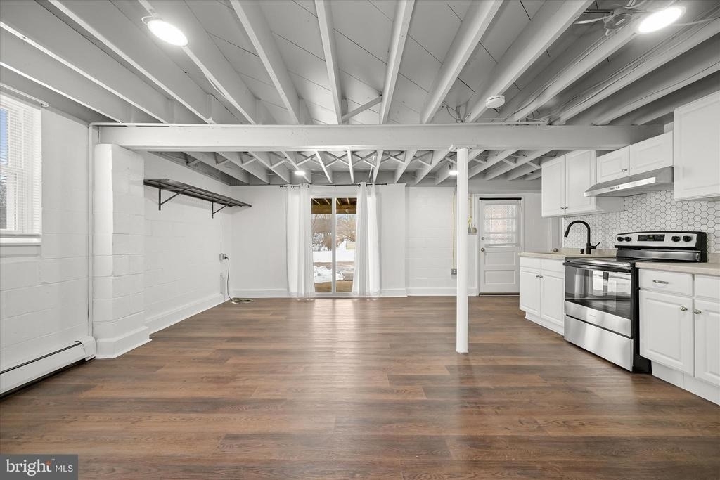 1639 The Strand, Basement Apt. - Photo 12