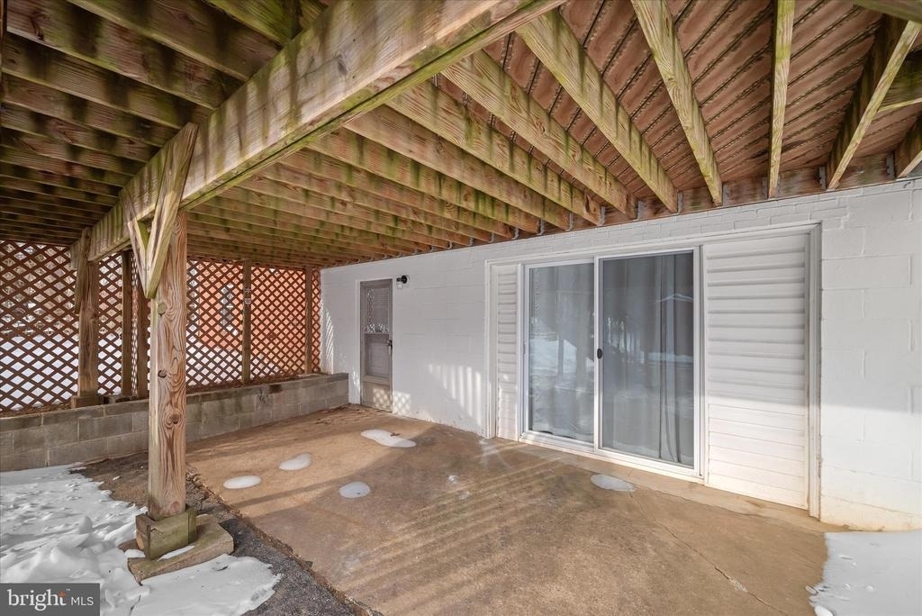 1639 The Strand, Basement Apt. - Photo 4