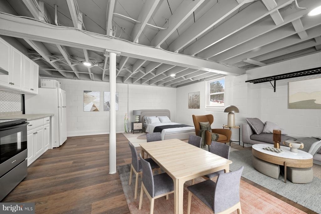1639 The Strand, Basement Apt. - Photo 8