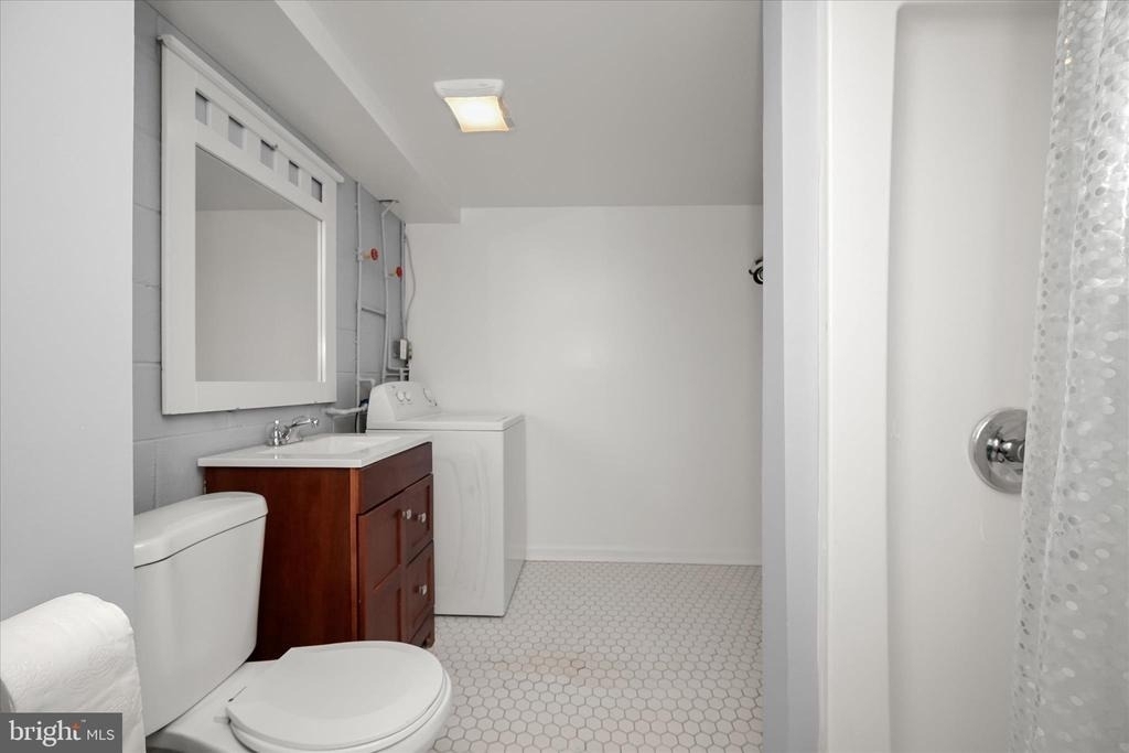 1639 The Strand, Basement Apt. - Photo 15