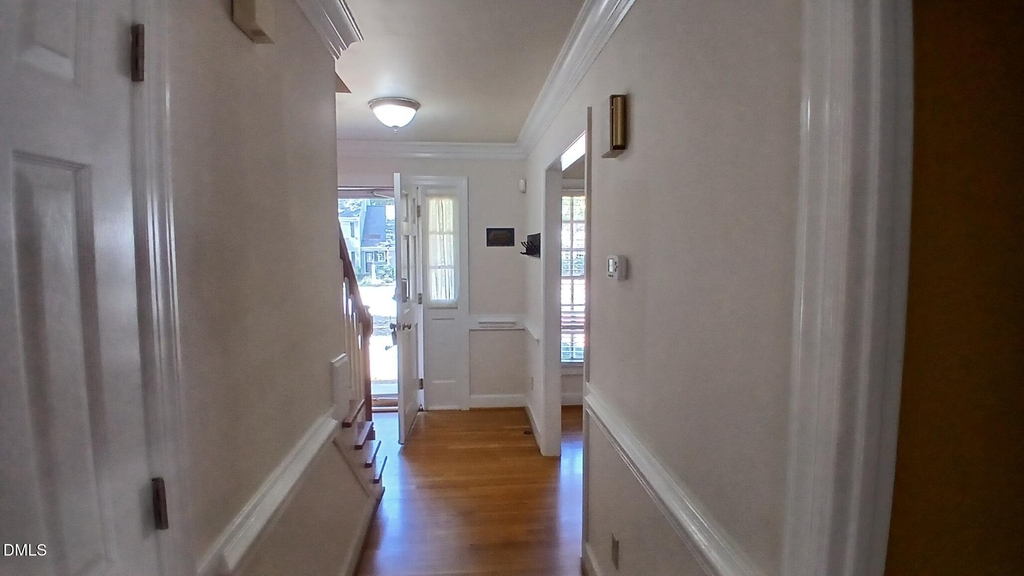 1817 Thorpshire - Photo 3