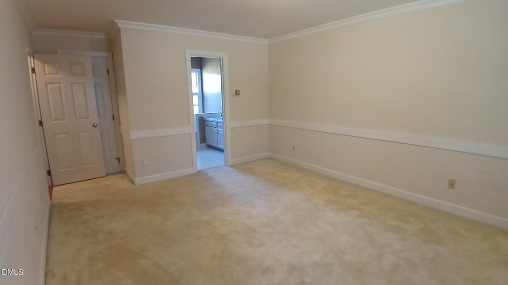 1817 Thorpshire - Photo 20