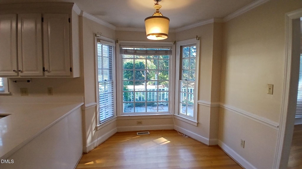 1817 Thorpshire - Photo 10