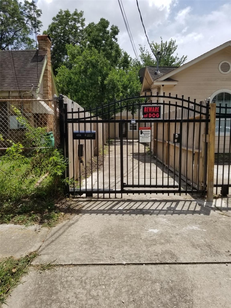 4714 Sharon Street - Photo 0