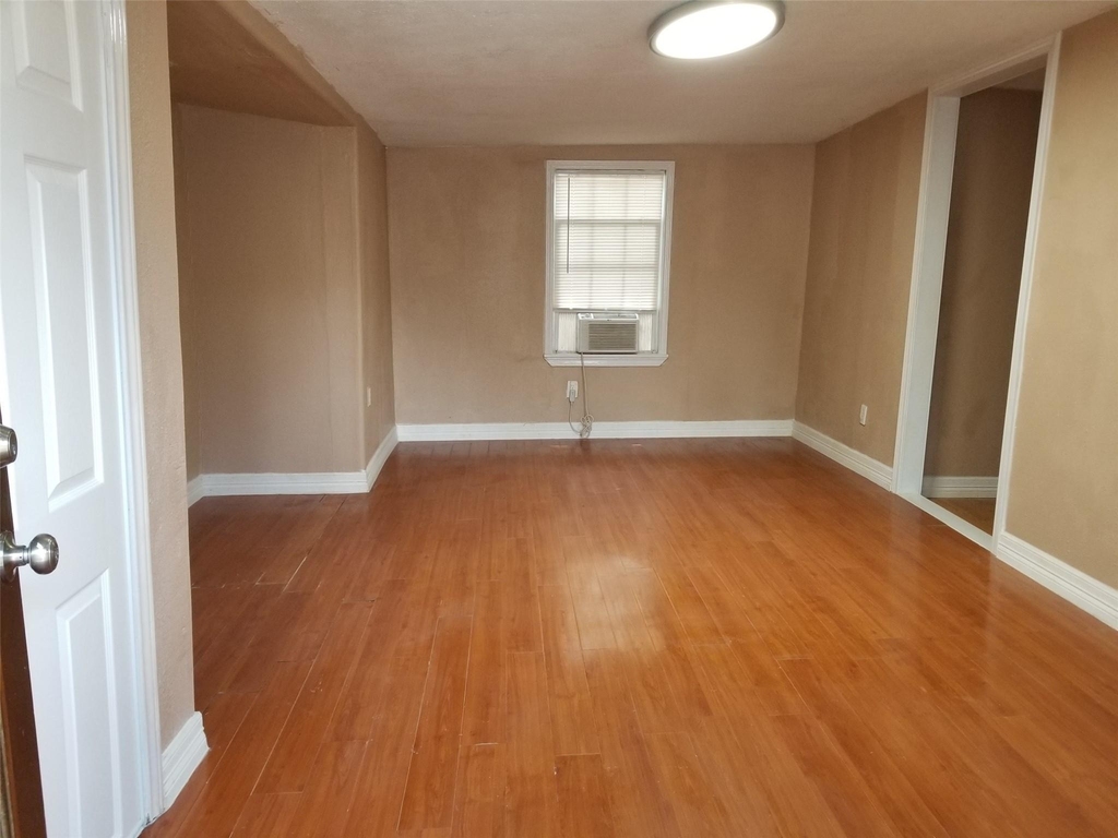 4714 Sharon Street - Photo 3
