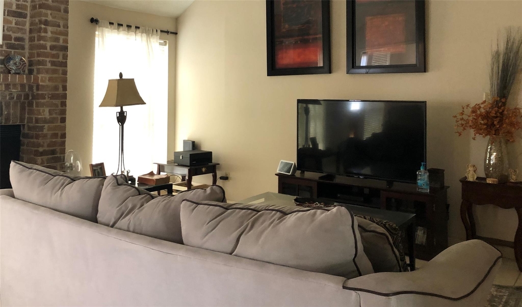 8715 Lawncliff Lane - Photo 5
