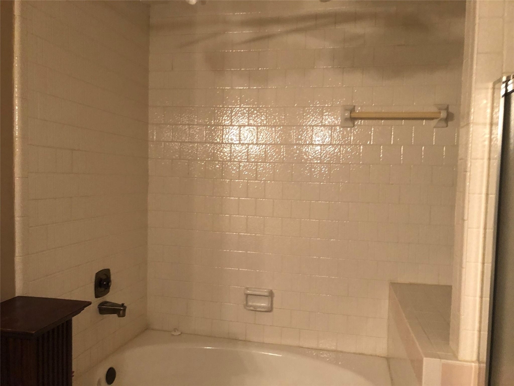 8715 Lawncliff Lane - Photo 10