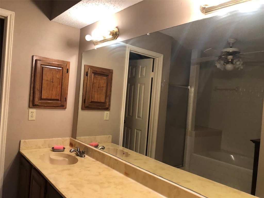 8715 Lawncliff Lane - Photo 9