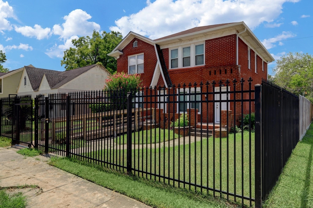 3002 Isabella Street - Photo 2