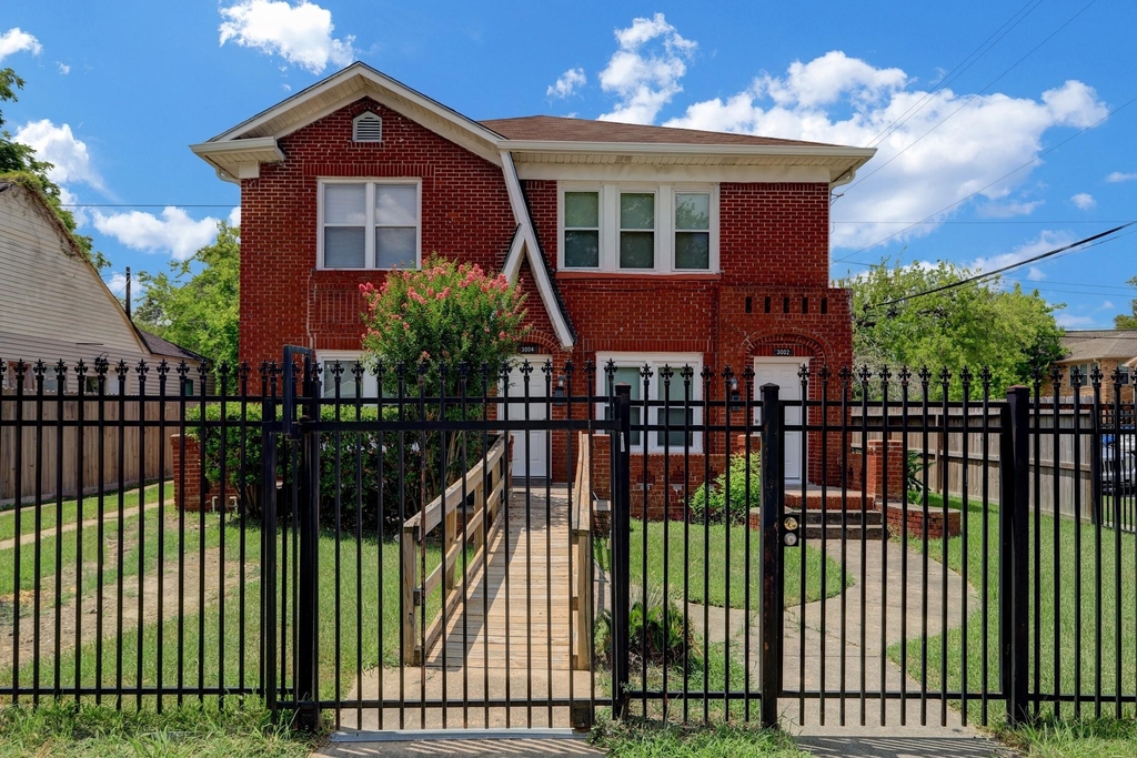 3002 Isabella Street - Photo 0
