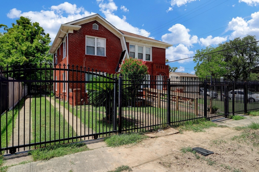 3002 Isabella Street - Photo 1