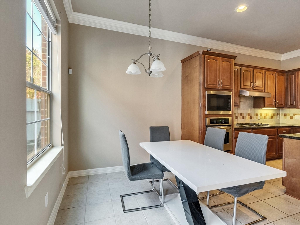 1502 Olive Place - Photo 10