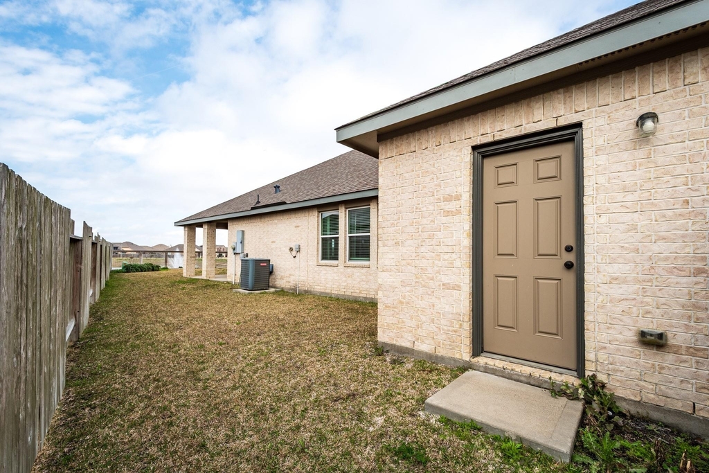 14231 Angelina Drive - Photo 33