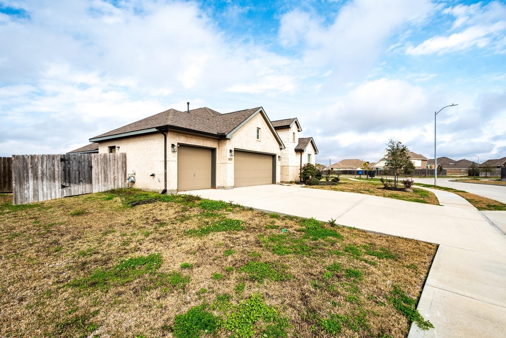 14231 Angelina Drive - Photo 3