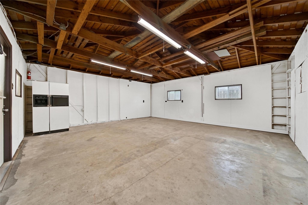 9411 Roos Road - Photo 42
