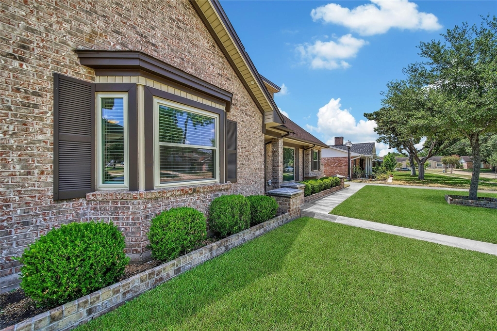 9411 Roos Road - Photo 4