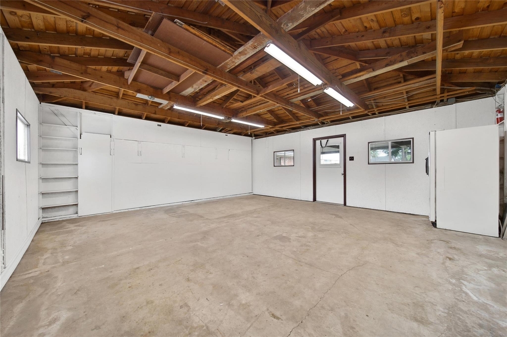 9411 Roos Road - Photo 43