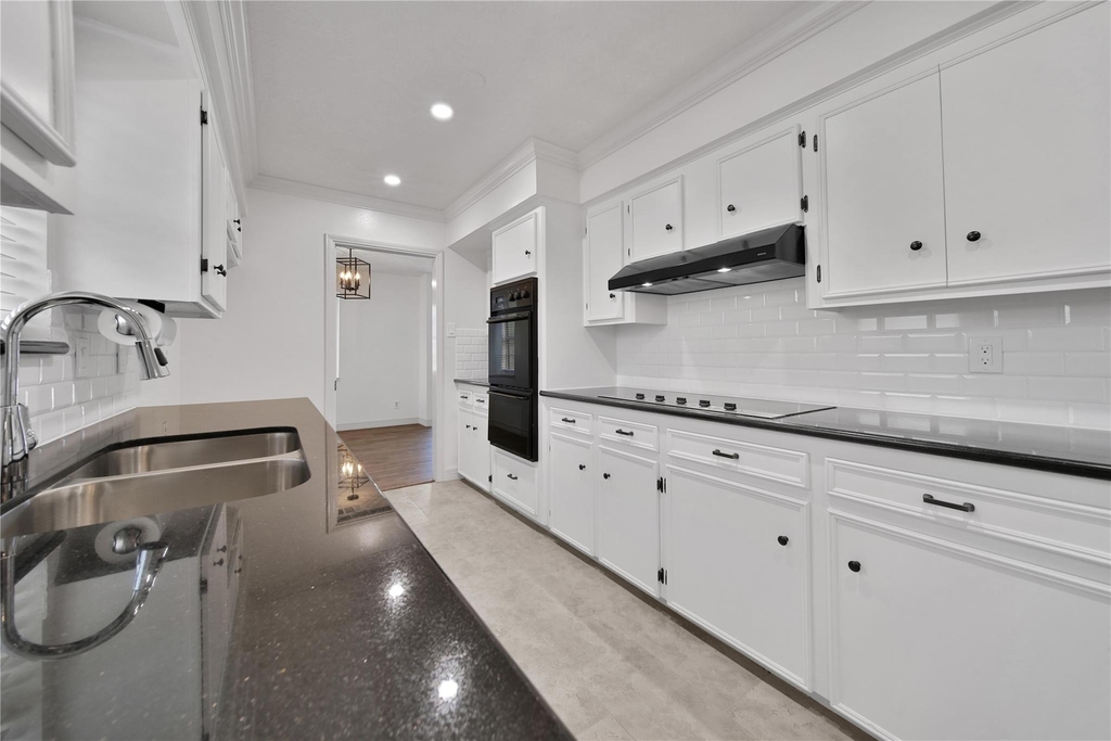 9411 Roos Road - Photo 19