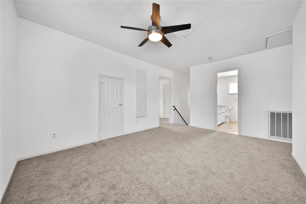 9411 Roos Road - Photo 29