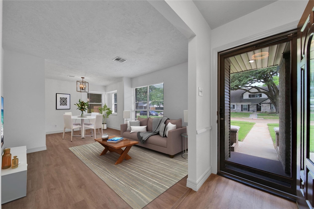 9411 Roos Road - Photo 8