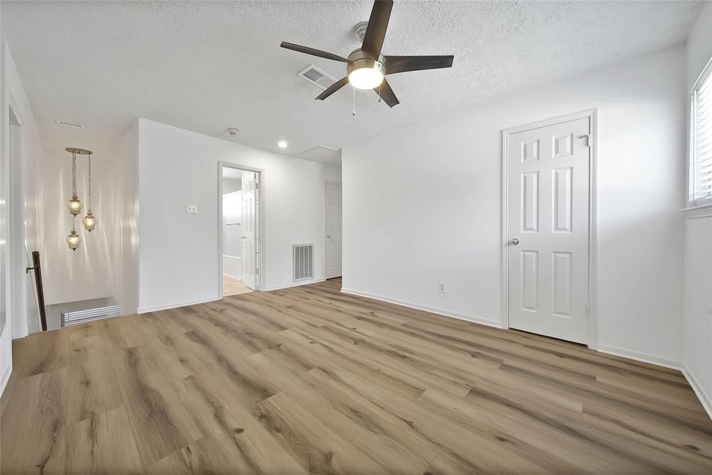 9411 Roos Road - Photo 31