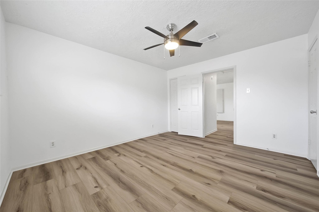 9411 Roos Road - Photo 34