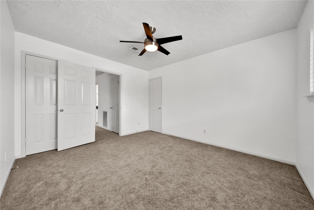 9411 Roos Road - Photo 33