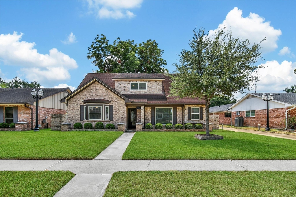 9411 Roos Road - Photo 1